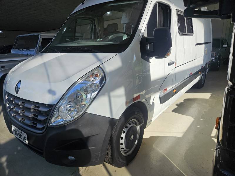 RENAULT - MASTER - 2015/2015 - Branca - R$ 329.900,00