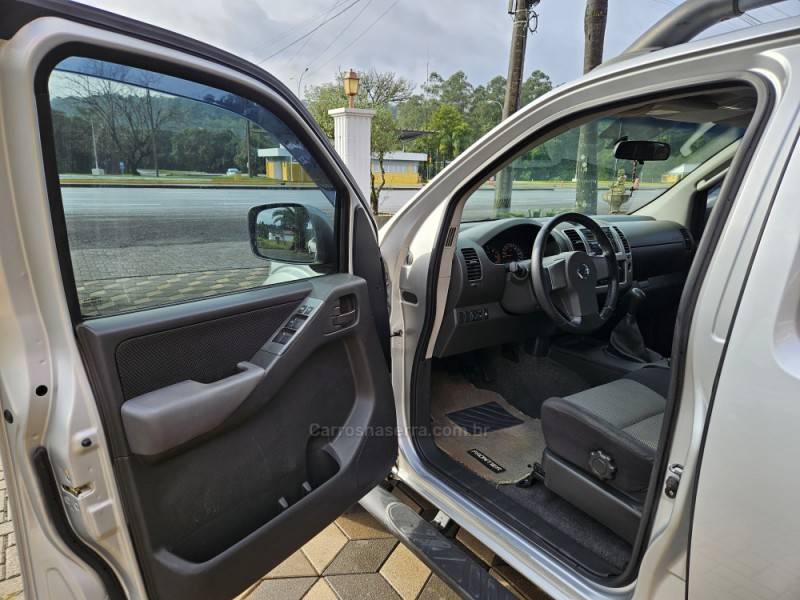NISSAN - FRONTIER - 2012/2012 - Prata - R$ 85.900,00