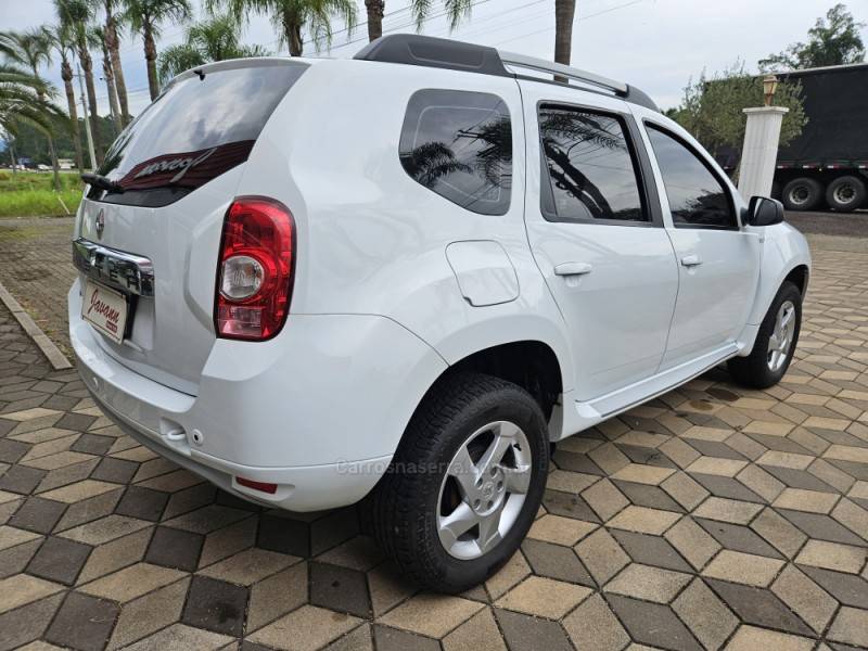 RENAULT - DUSTER - 2015/2015 - Branca - R$ 56.900,00