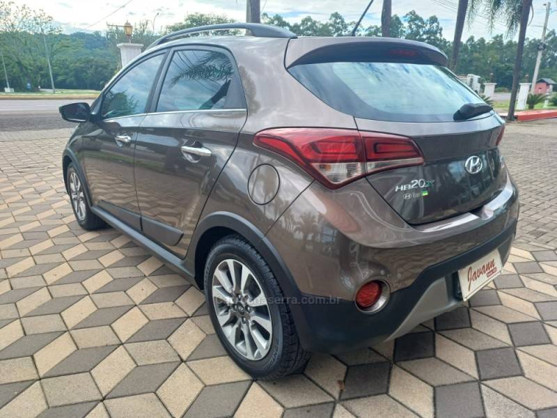 HYUNDAI - HB20X - 2016/2016 - Marrom - R$ 66.900,00