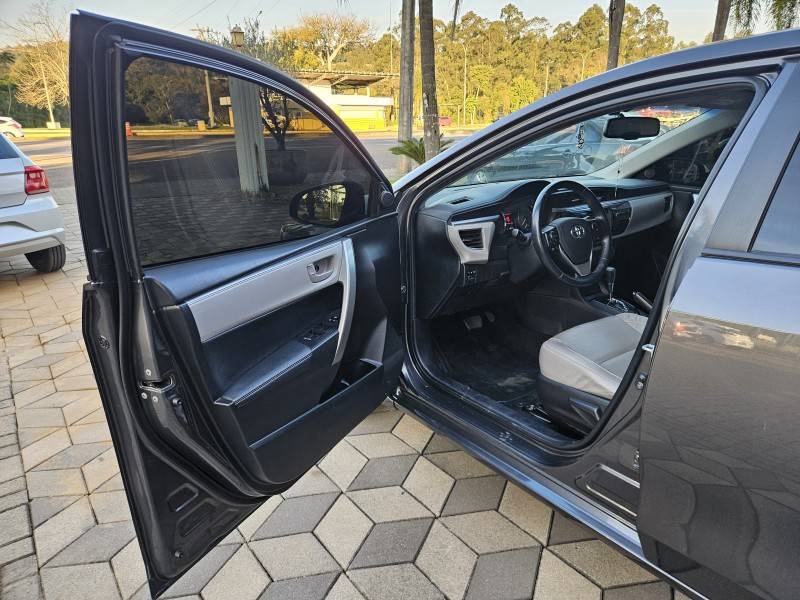 TOYOTA - COROLLA - 2016/2016 - Cinza - R$ 88.900,00