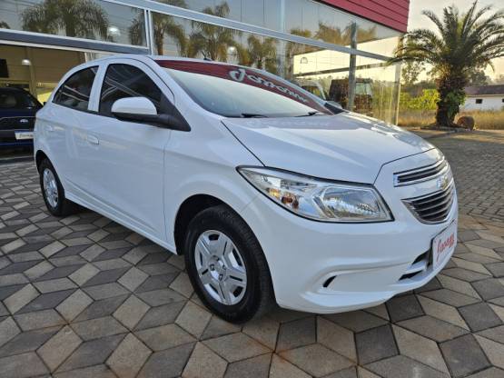 CHEVROLET - ONIX - 2015/2015 - Branca - R$ 45.900,00