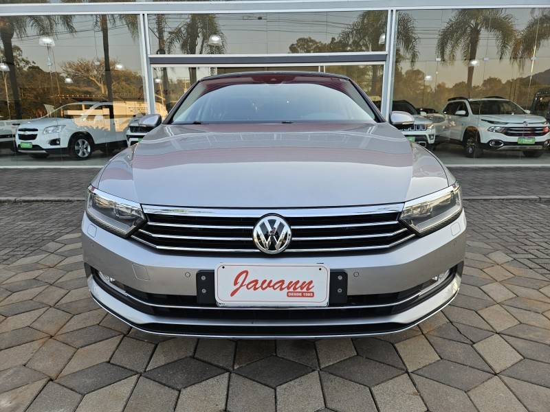VOLKSWAGEN - PASSAT - 2016/2016 - Prata - R$ 119.900,00