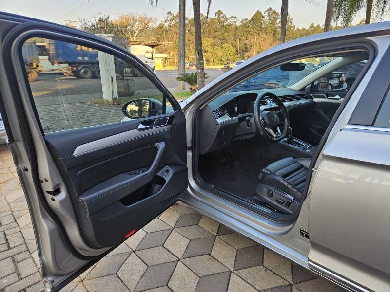VOLKSWAGEN - PASSAT - 2016/2016 - Prata - R$ 119.900,00