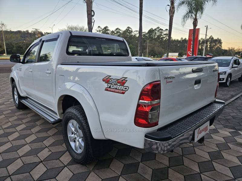 TOYOTA - HILUX - 2013/2013 - Branca - R$ 129.900,00