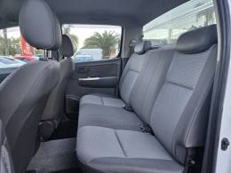 TOYOTA - HILUX - 2013/2013 - Branca - R$ 129.900,00