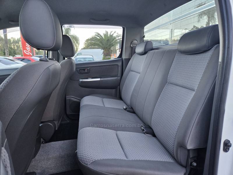 TOYOTA - HILUX - 2013/2013 - Branca - R$ 129.900,00