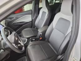 CHEVROLET - ONIX - 2023/2023 - Prata - R$ 95.900,00