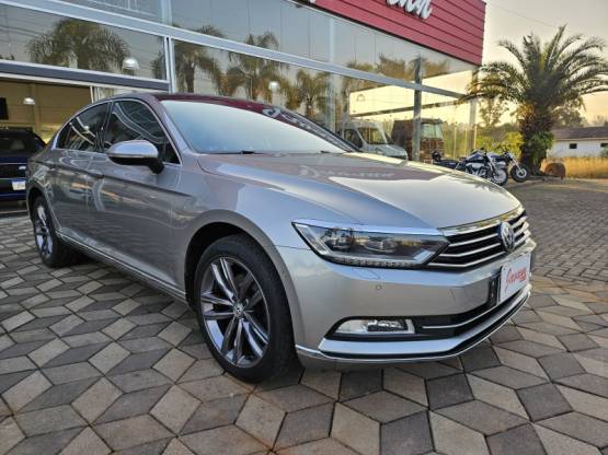 VOLKSWAGEN - PASSAT - 2016/2016 - Prata - R$ 119.900,00