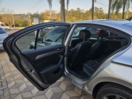 VOLKSWAGEN - PASSAT - 2016/2016 - Prata - R$ 119.900,00