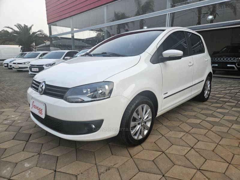 VOLKSWAGEN - FOX - 2012/2012 - Branca - R$ 37.900,00