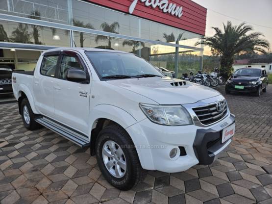 TOYOTA - HILUX - 2013/2013 - Branca - R$ 129.900,00