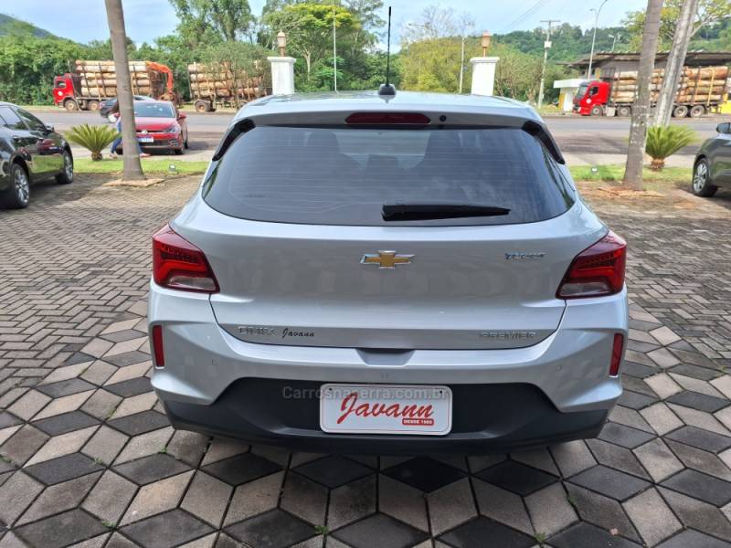 CHEVROLET - ONIX - 2023/2023 - Prata - R$ 101.900,00