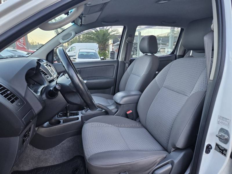 TOYOTA - HILUX - 2013/2013 - Branca - R$ 129.900,00