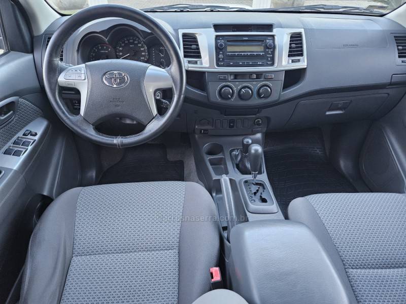 TOYOTA - HILUX - 2013/2013 - Branca - R$ 129.900,00