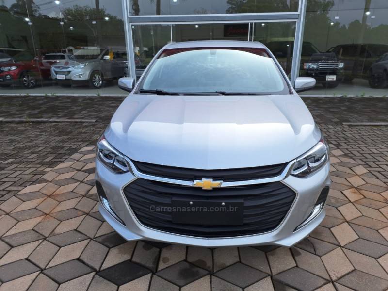 CHEVROLET - ONIX - 2023/2023 - Prata - R$ 95.900,00