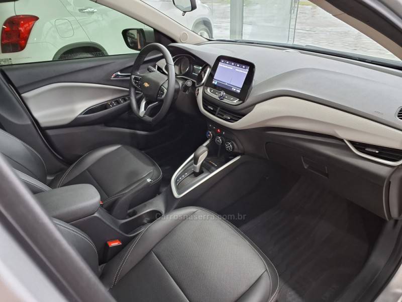 CHEVROLET - ONIX - 2023/2023 - Prata - R$ 95.900,00