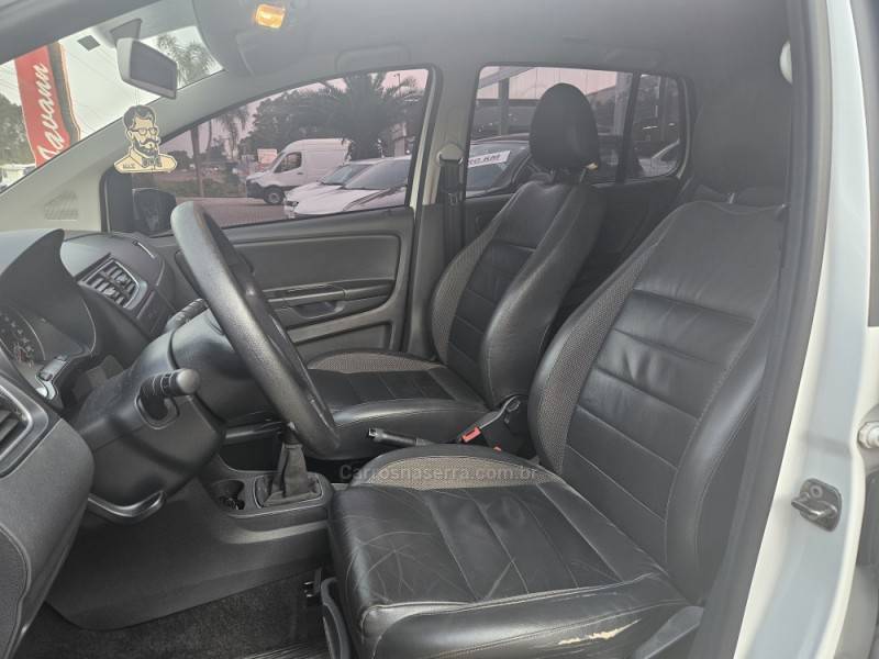 VOLKSWAGEN - FOX - 2012/2012 - Branca - R$ 37.900,00