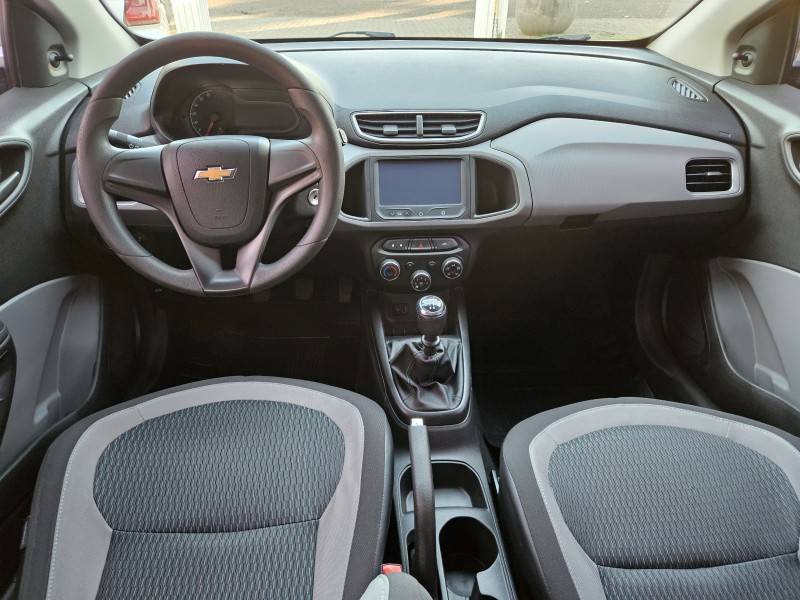 CHEVROLET - ONIX - 2015/2015 - Branca - R$ 45.900,00