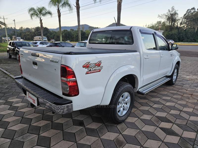 TOYOTA - HILUX - 2013/2013 - Branca - R$ 129.900,00