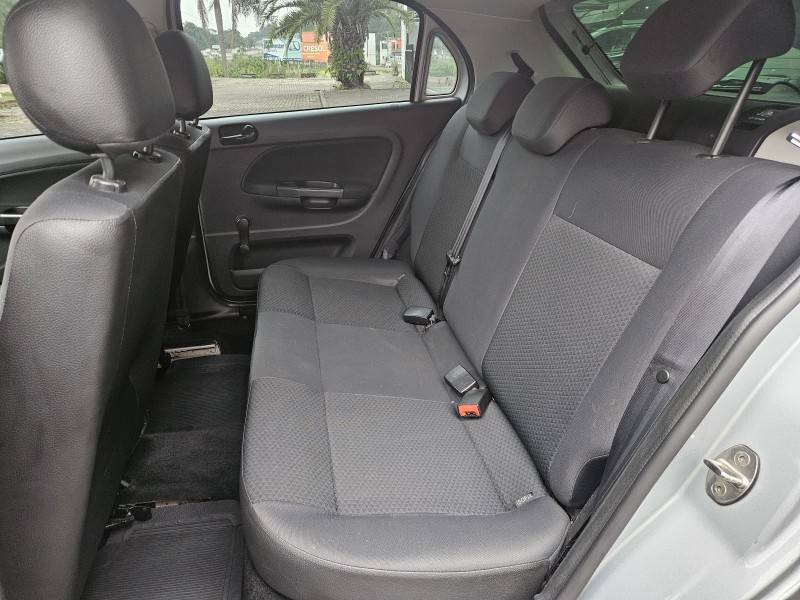 VOLKSWAGEN - GOL - 2022/2023 - Prata - R$ 58.900,00
