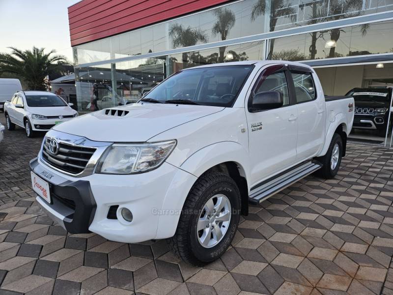 TOYOTA - HILUX - 2013/2013 - Branca - R$ 129.900,00