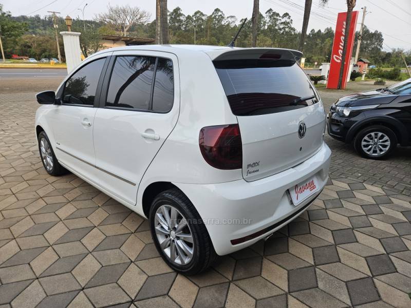 VOLKSWAGEN - FOX - 2012/2012 - Branca - R$ 37.900,00