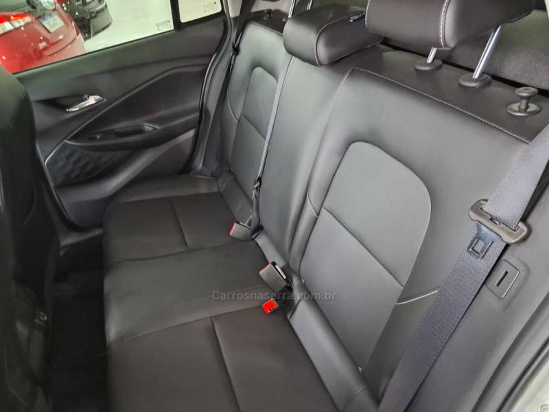 CHEVROLET - ONIX - 2023/2023 - Prata - R$ 95.900,00