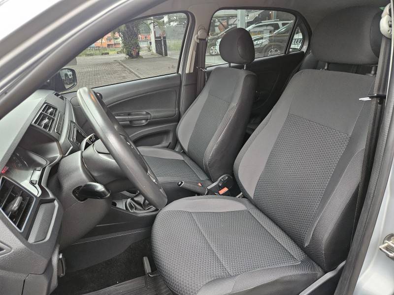 VOLKSWAGEN - GOL - 2022/2023 - Prata - R$ 58.900,00