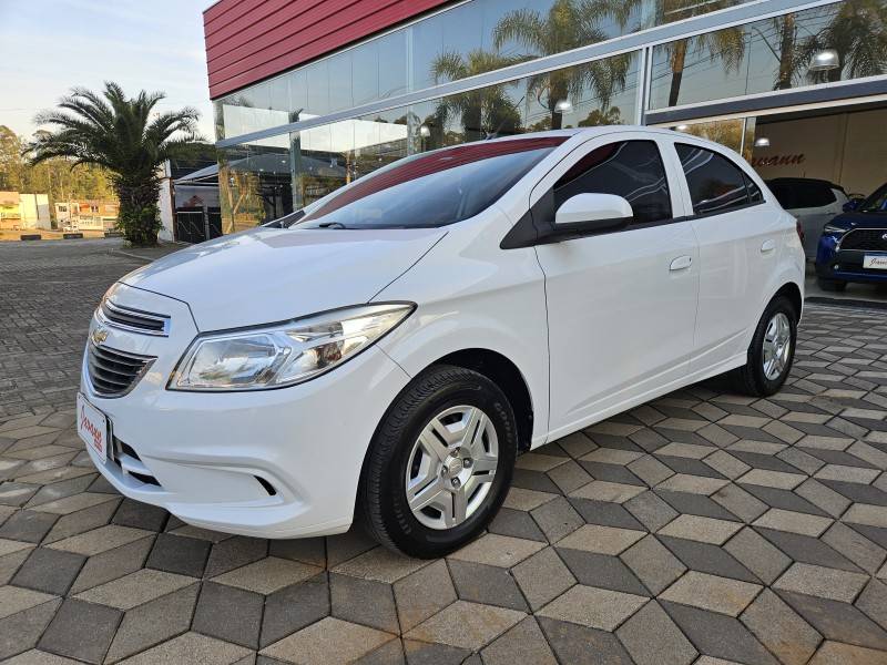 CHEVROLET - ONIX - 2015/2015 - Branca - R$ 45.900,00