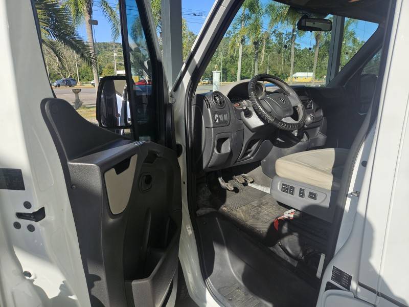 RENAULT - MASTER - 2015/2015 - Branca - R$ 329.900,00