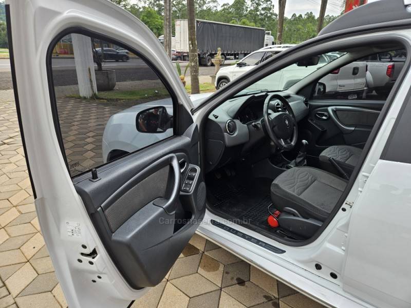 RENAULT - DUSTER - 2015/2015 - Branca - R$ 56.900,00