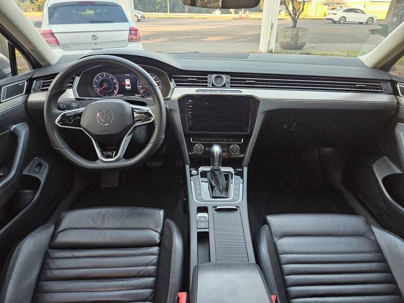 VOLKSWAGEN - PASSAT - 2016/2016 - Prata - R$ 119.900,00
