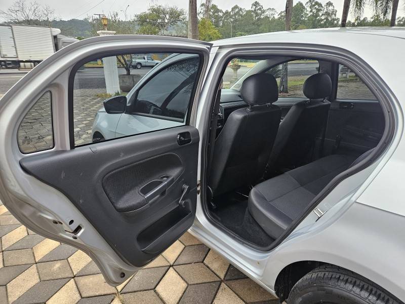 VOLKSWAGEN - GOL - 2022/2023 - Prata - R$ 58.900,00
