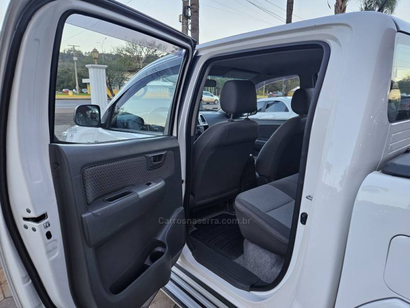 TOYOTA - HILUX - 2013/2013 - Branca - R$ 129.900,00