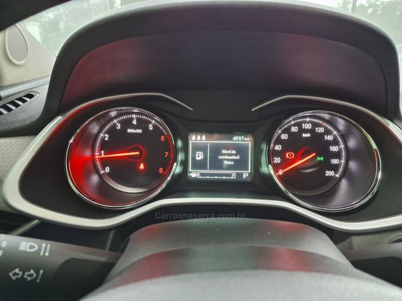 CHEVROLET - ONIX - 2023/2023 - Prata - R$ 95.900,00