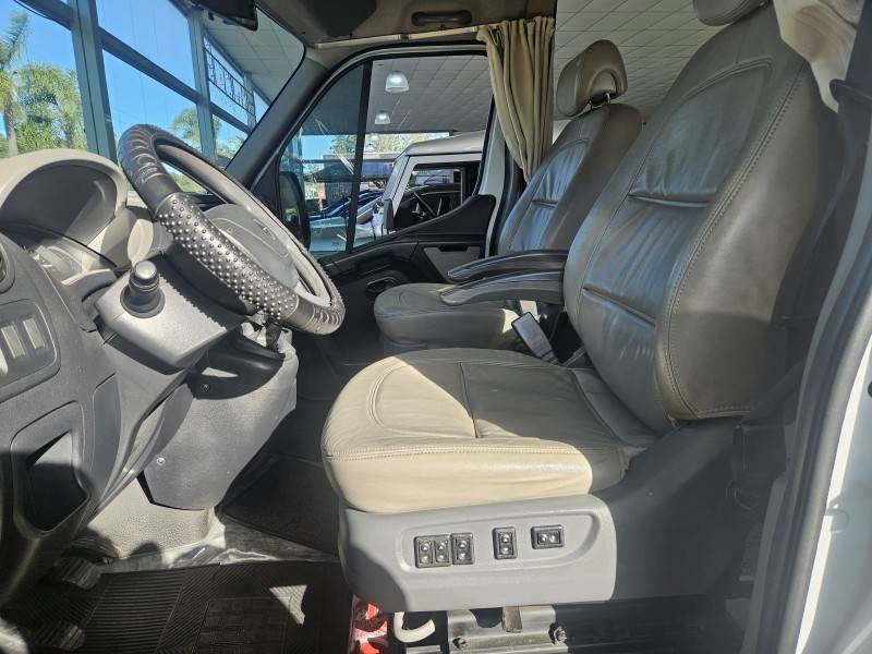 RENAULT - MASTER - 2015/2015 - Branca - R$ 329.900,00