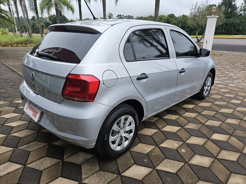 VOLKSWAGEN - GOL - 2022/2023 - Prata - R$ 58.900,00