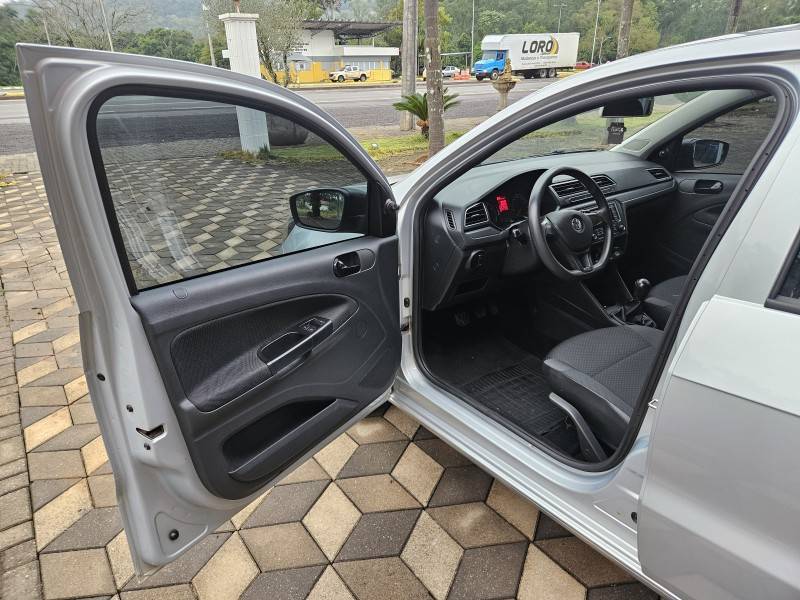 VOLKSWAGEN - GOL - 2022/2023 - Prata - R$ 58.900,00
