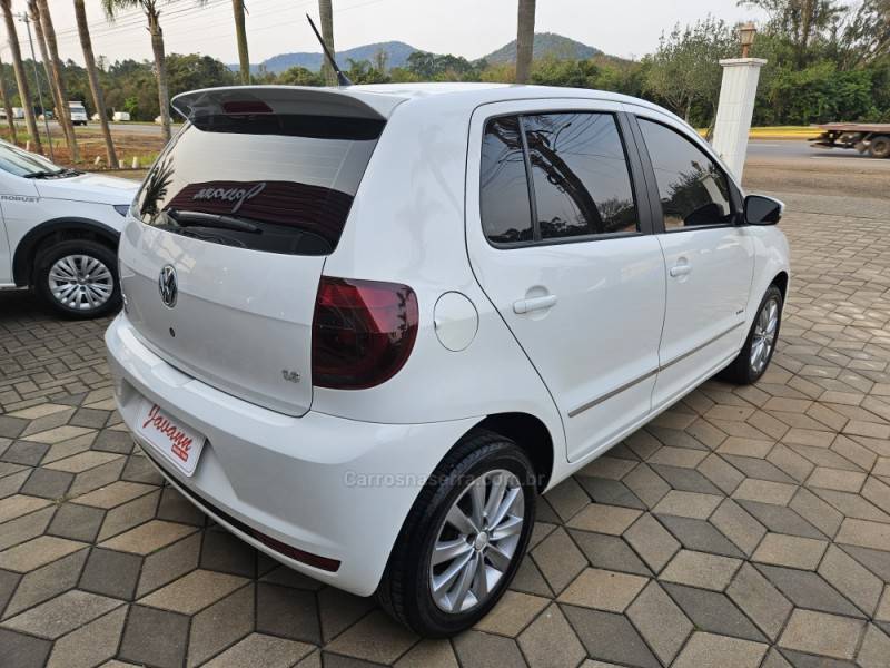 VOLKSWAGEN - FOX - 2012/2012 - Branca - R$ 37.900,00