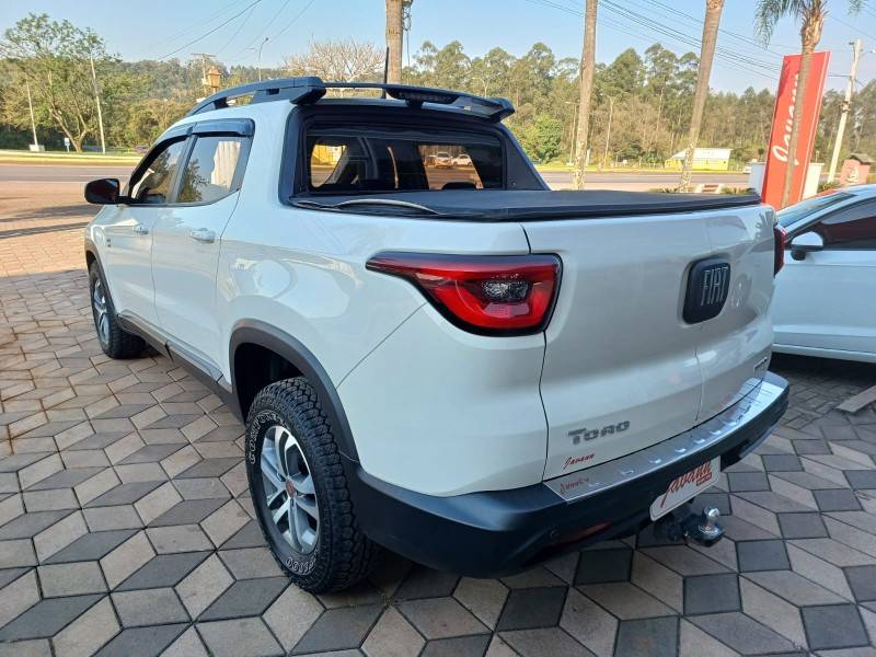 FIAT - TORO - 2016/2017 - Branca - R$ 89.900,00