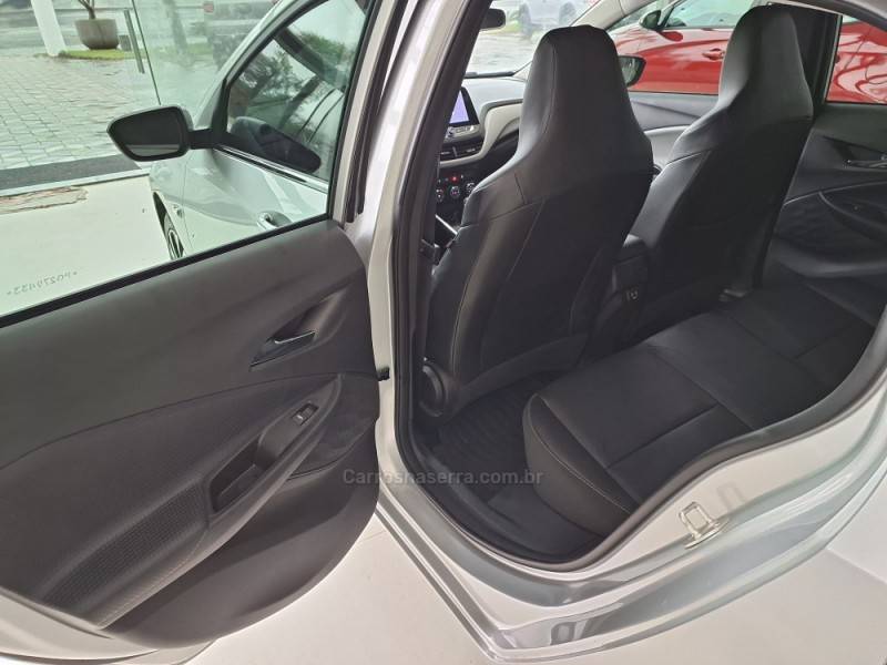 CHEVROLET - ONIX - 2023/2023 - Prata - R$ 95.900,00