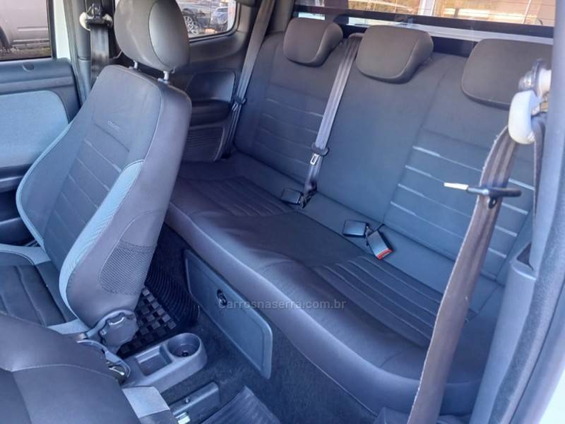 VOLKSWAGEN - SAVEIRO - 2017/2017 - Branca - R$ 79.900,00