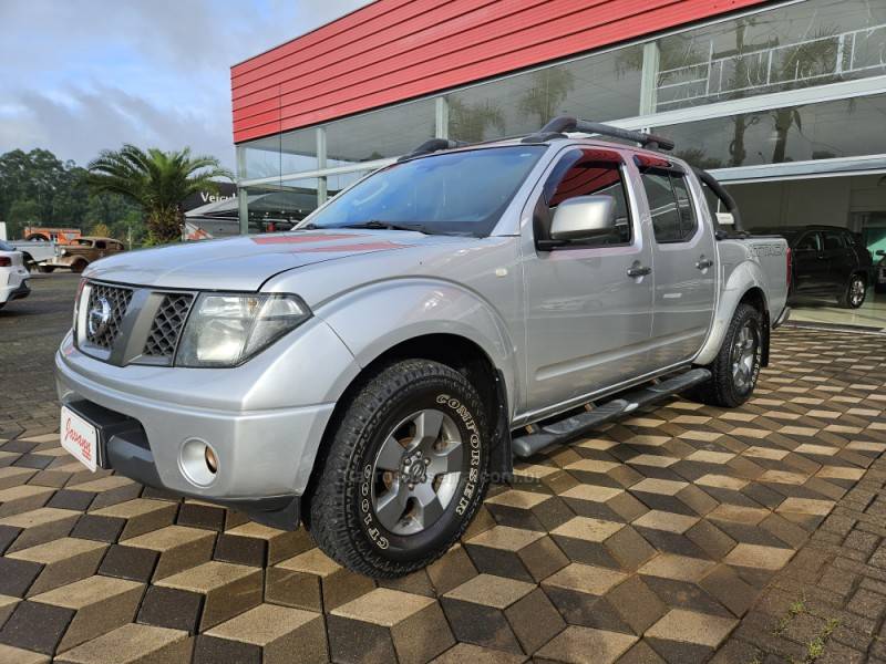 NISSAN - FRONTIER - 2012/2012 - Prata - R$ 85.900,00