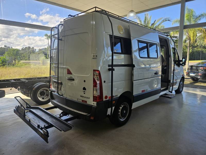 RENAULT - MASTER - 2015/2015 - Branca - R$ 329.900,00