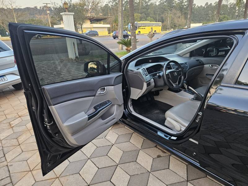 HONDA - CIVIC - 2014/2014 - Preta - R$ 69.900,00