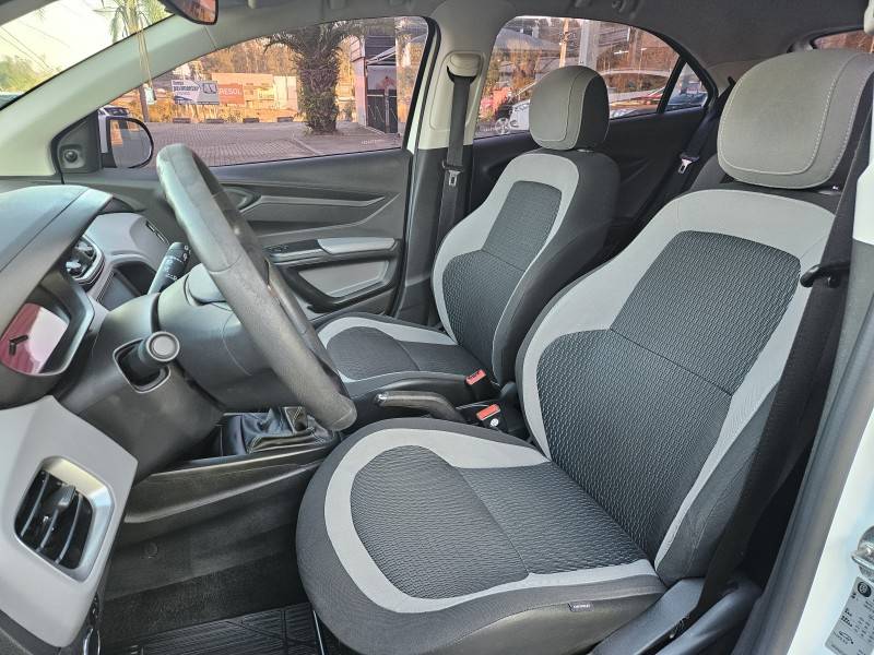 CHEVROLET - ONIX - 2015/2015 - Branca - R$ 45.900,00